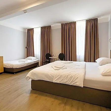 Storch Otel 2*